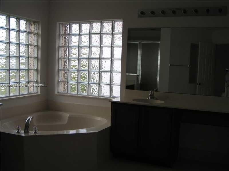 Building Photo - 1309 Alicante Ct