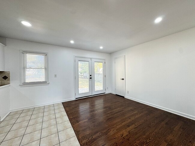 Building Photo - 2226 W 74th Terrace