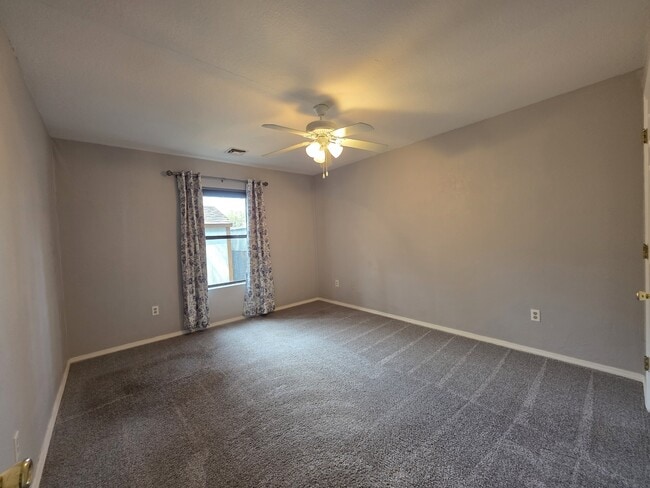 Building Photo - 5240 S 28th Pl