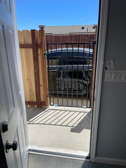 Building Photo - 2529 Crommelin Ave