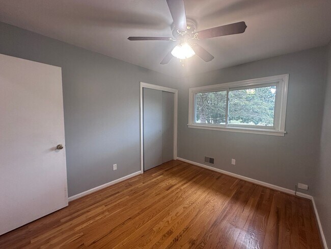 Building Photo - 3 bed, 2 full bath House in 40218 - $2,000/month