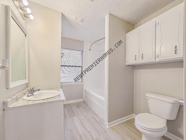 Building Photo - 4913 Foxrun Cir