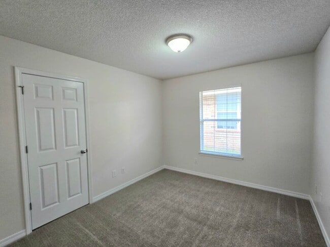 Building Photo - 6525 Tampa Dr