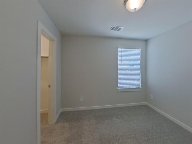 Building Photo - 9835 Willow Creek Commerce Dr