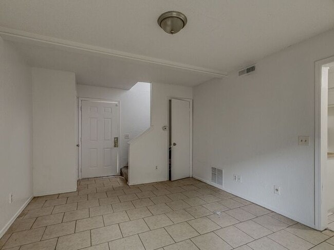 Building Photo - MOVE IN SPECIAL NO DEPOSIT IF LEASED BY JU...