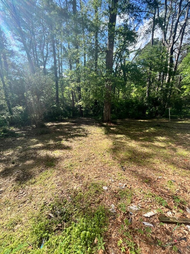 Building Photo - HUD Friendly 3 Bed 1 Bath Completely Remod...