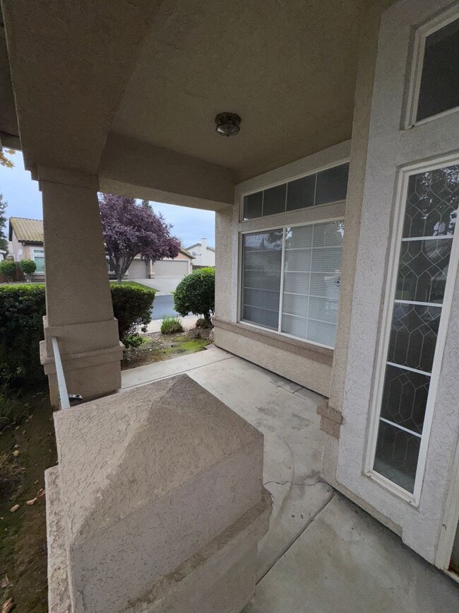 Building Photo - Ready For YOU!