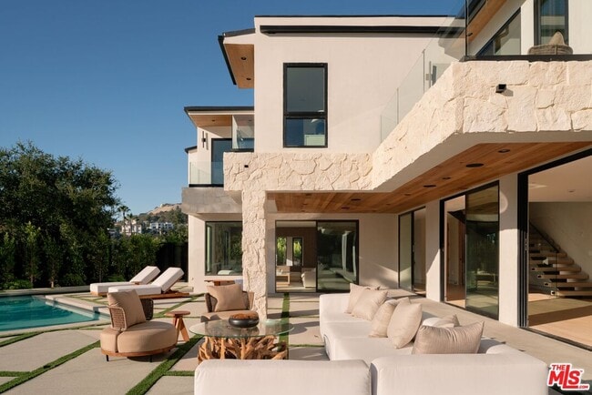 Building Photo - 2608 Zorada Dr