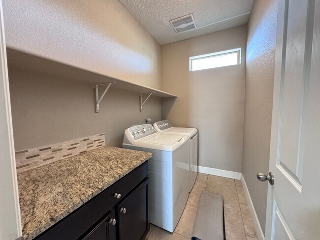 Building Photo - 1504 Barbaro Dr SE