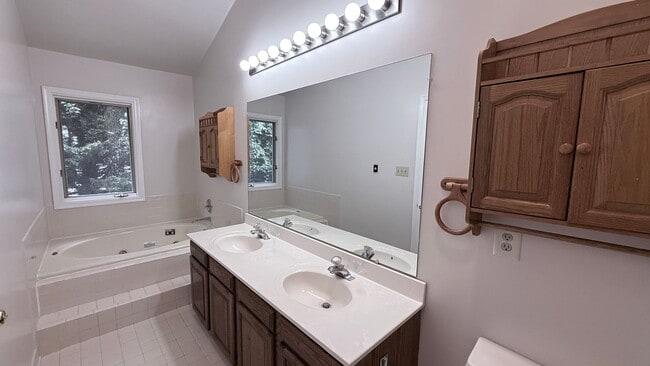 Building Photo - Occoquan Townhouse