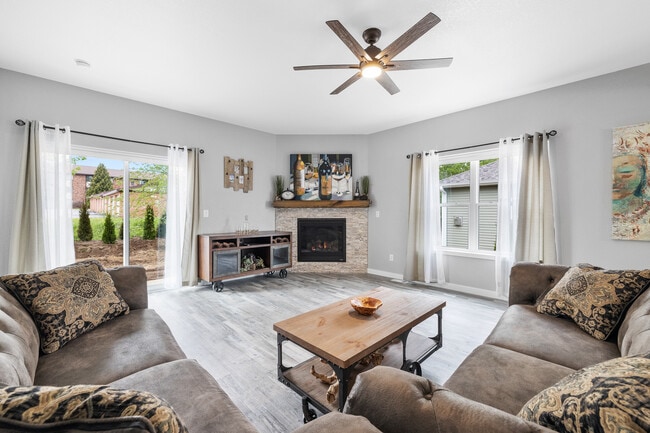 Building Photo - 1310 Daisy Dr