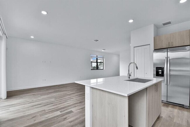 Building Photo - 706 Stellar Ct
