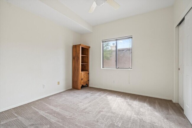 Building Photo - 1825 W Corte Tulipan