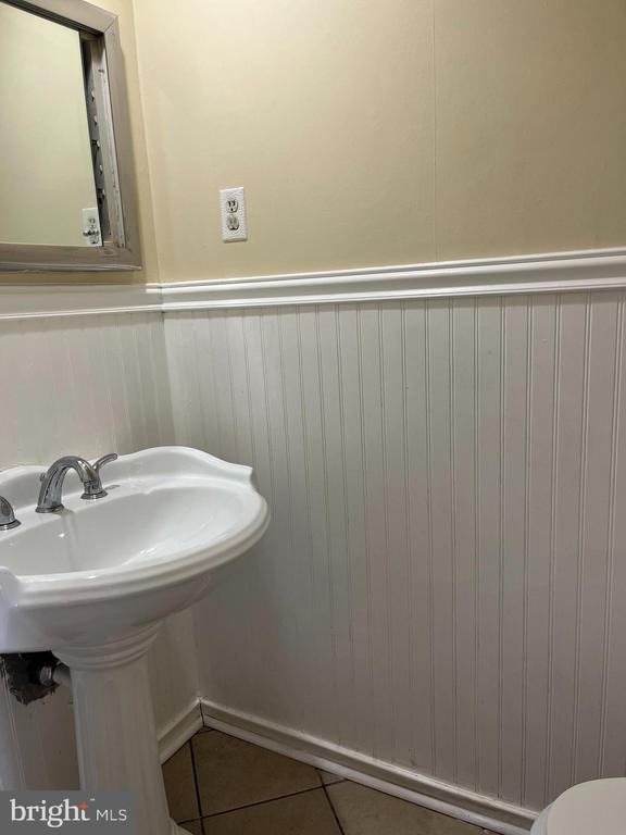 Building Photo - 42 Genesee Ln