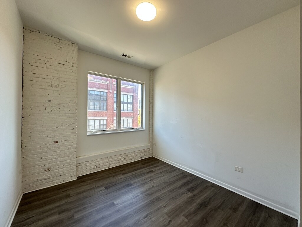 Building Photo - 2550 S Wabash Ave