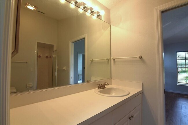 Building Photo - 8355 Glen Rose Way