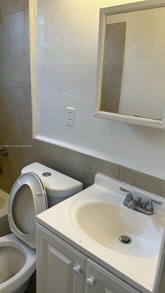 Building Photo - 4120 NW 79th Ave