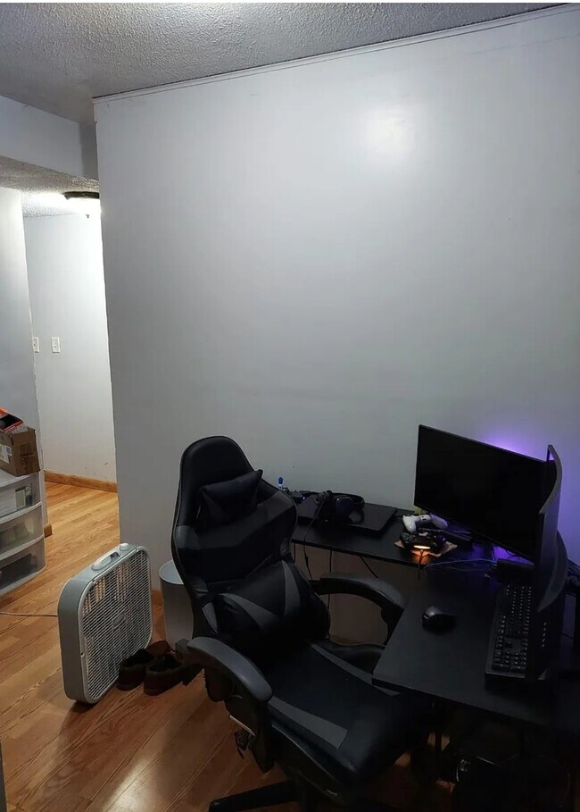 Building Photo - 576 Crestwood St SW