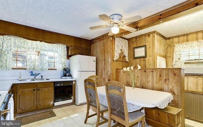 Building Photo - 3720 Drexel Ave