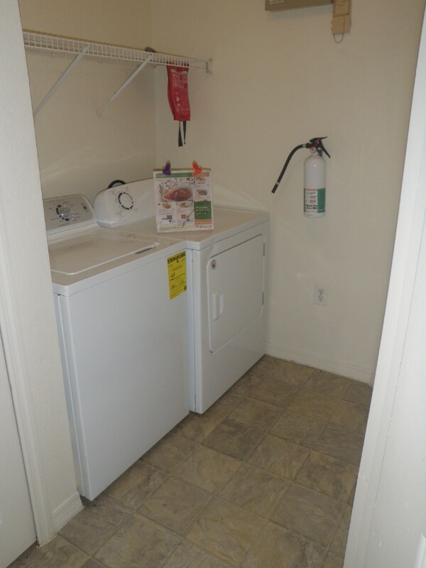 Building Photo - 5463 Vineland Rd