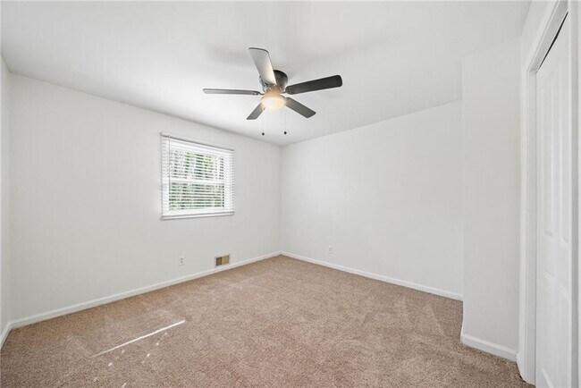 Building Photo - 801 N Evelyn Pl NW