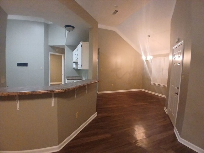 Building Photo - Modern Comfort in a Prime Location - Open To Section 8