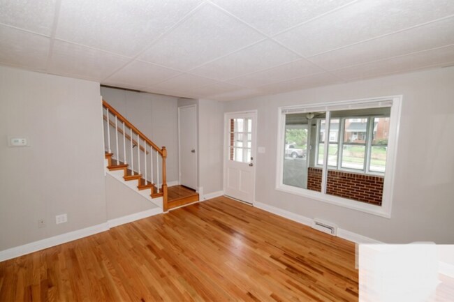 Building Photo - 3 Bedroom Semi-Detached
