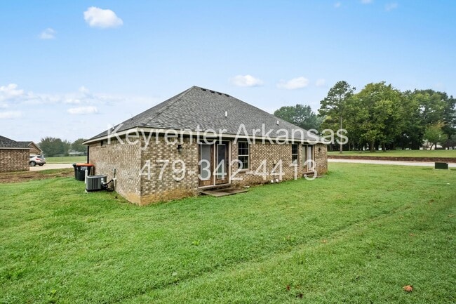 Building Photo - 445 Oakwoods Dr