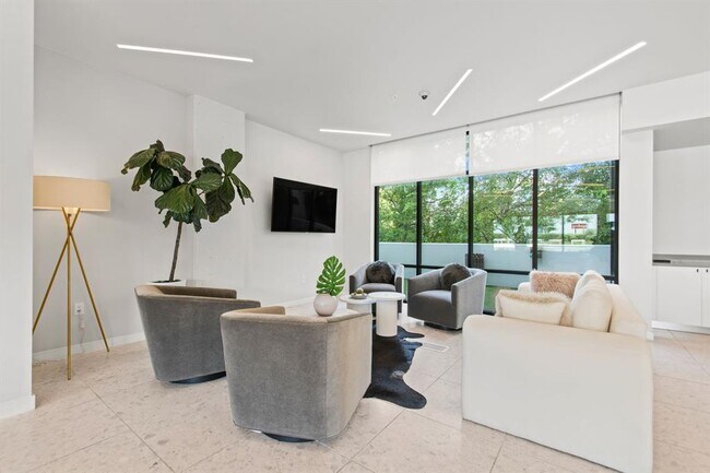 Building Photo - 800 Embassy Dr