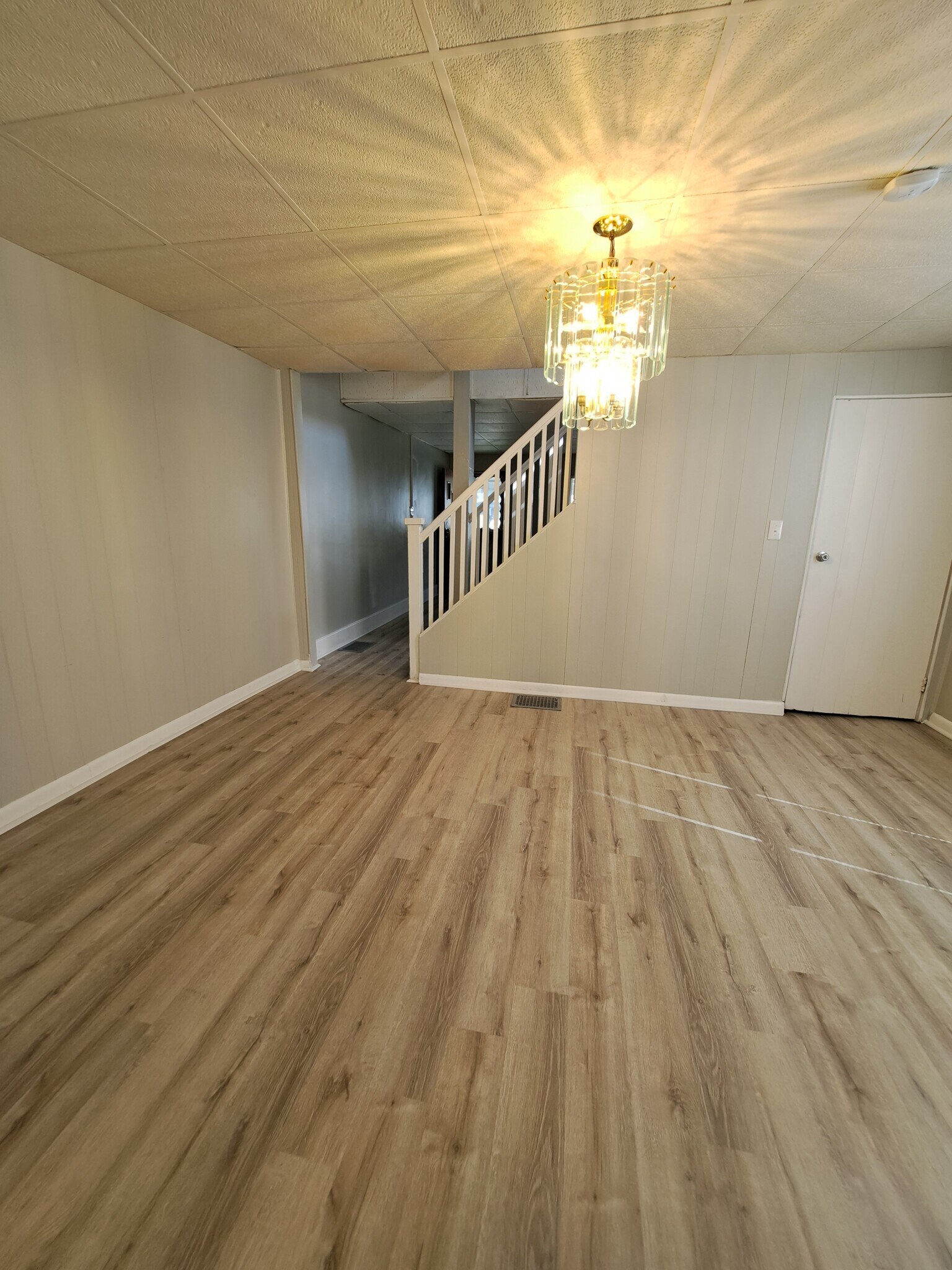 Building Photo - 1049 Nelson Ave