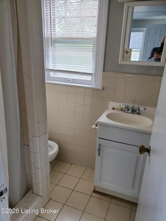 Building Photo - 305 S Hubbards Ln