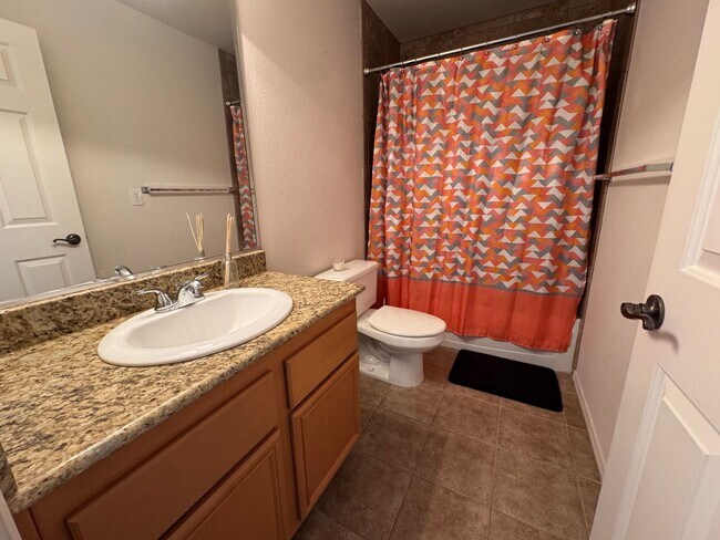 Building Photo - SHORT TERM FULLY FURNISHED 3BD/3BA TOWNHOUSE