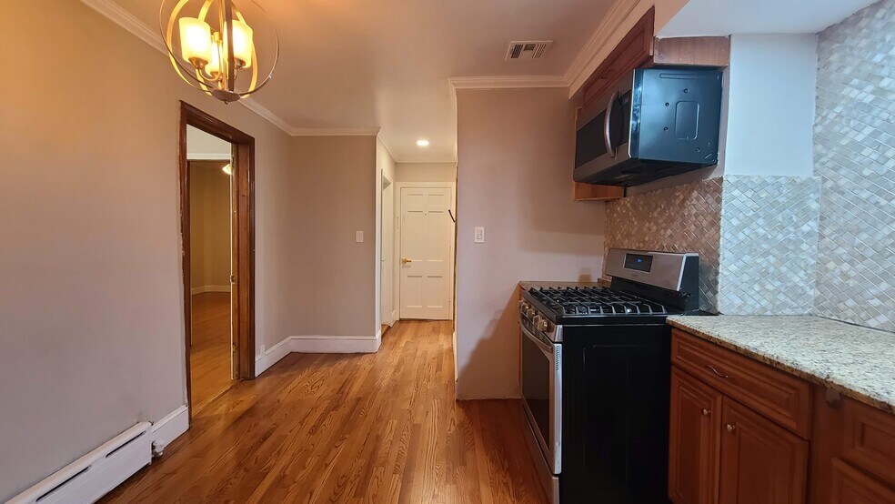 Building Photo - 476 GREGORY Ave