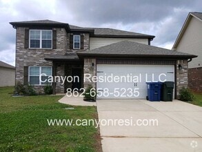 Building Photo - MUST SEE Fantastic 4BR 2/5 BA near everyth...