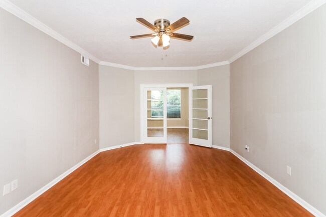 Building Photo - 902 Rock Springs Dr