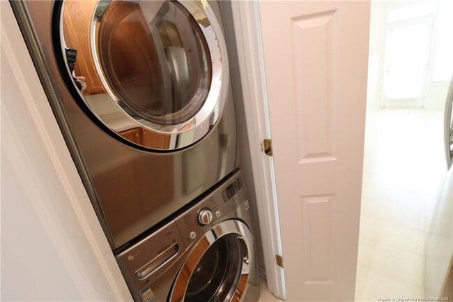 Building Photo - 416 Oak Pine Dr