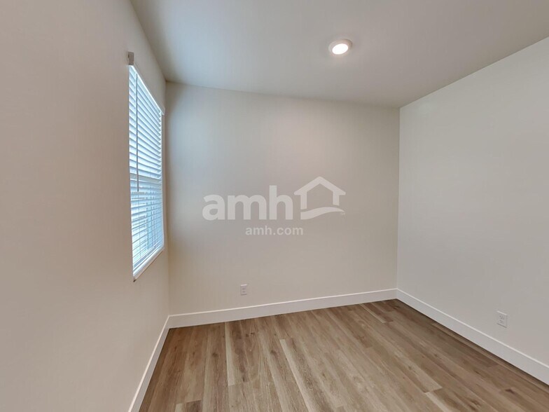 Building Photo - 501 Speckled Orchid Pl