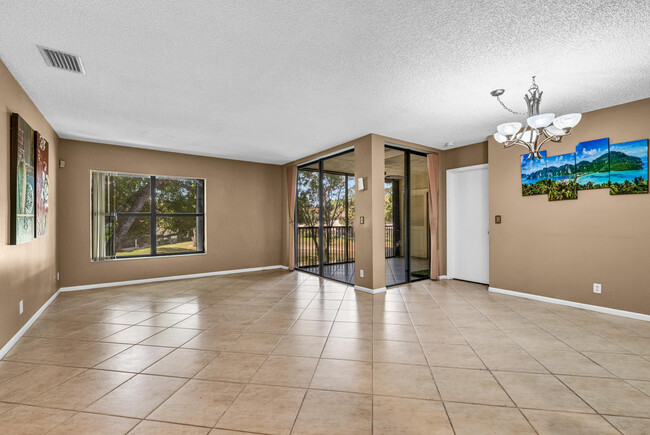 Building Photo - 4527 Carambola Cir S