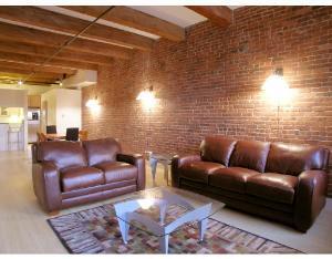 Building Photo - 254 Friend St