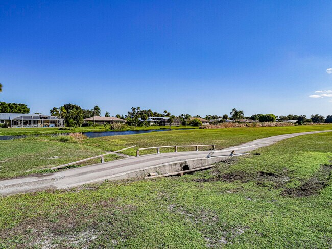 Building Photo - 36 Pine Arbor Ln