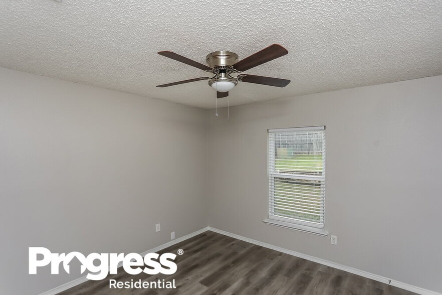 Building Photo - 556 Blue Haze Dr