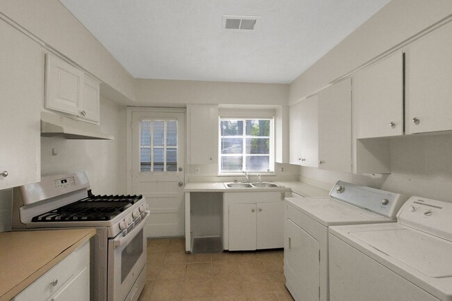 Building Photo - Charming 1BR Duplex in Jackson