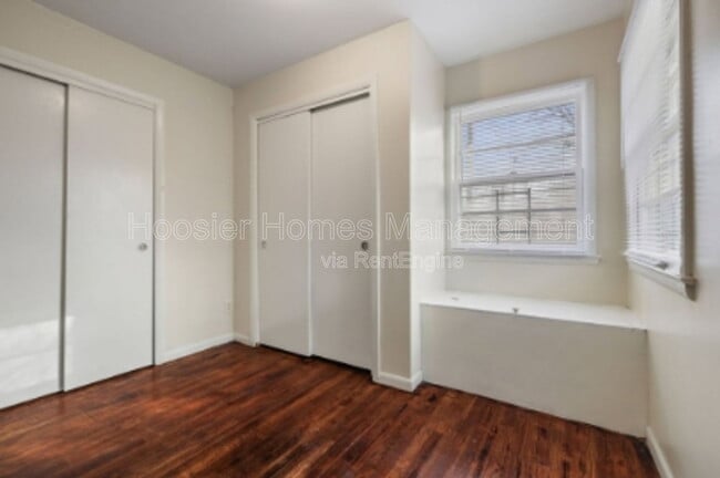 Building Photo - 3337 Houston St