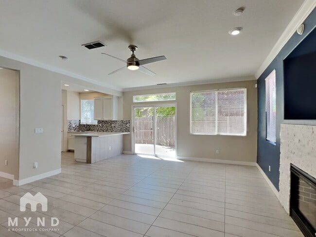 Building Photo - 5325 Dunlay Dr