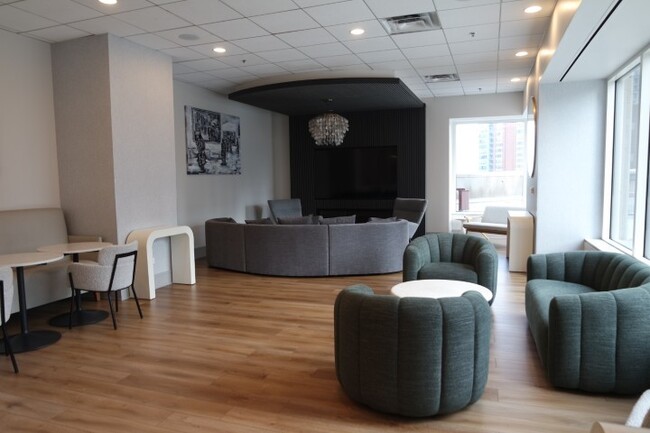 Building Photo - 512 N McClurg Ct