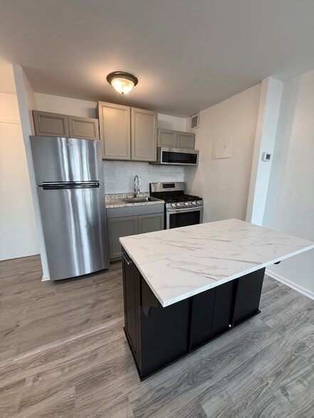 Building Photo - 2500 N Van Dorn St