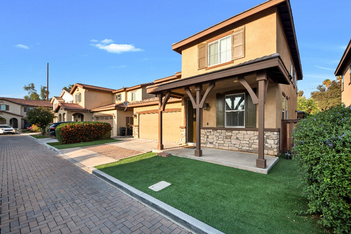 Building Photo - 4367 Amanecer Dr