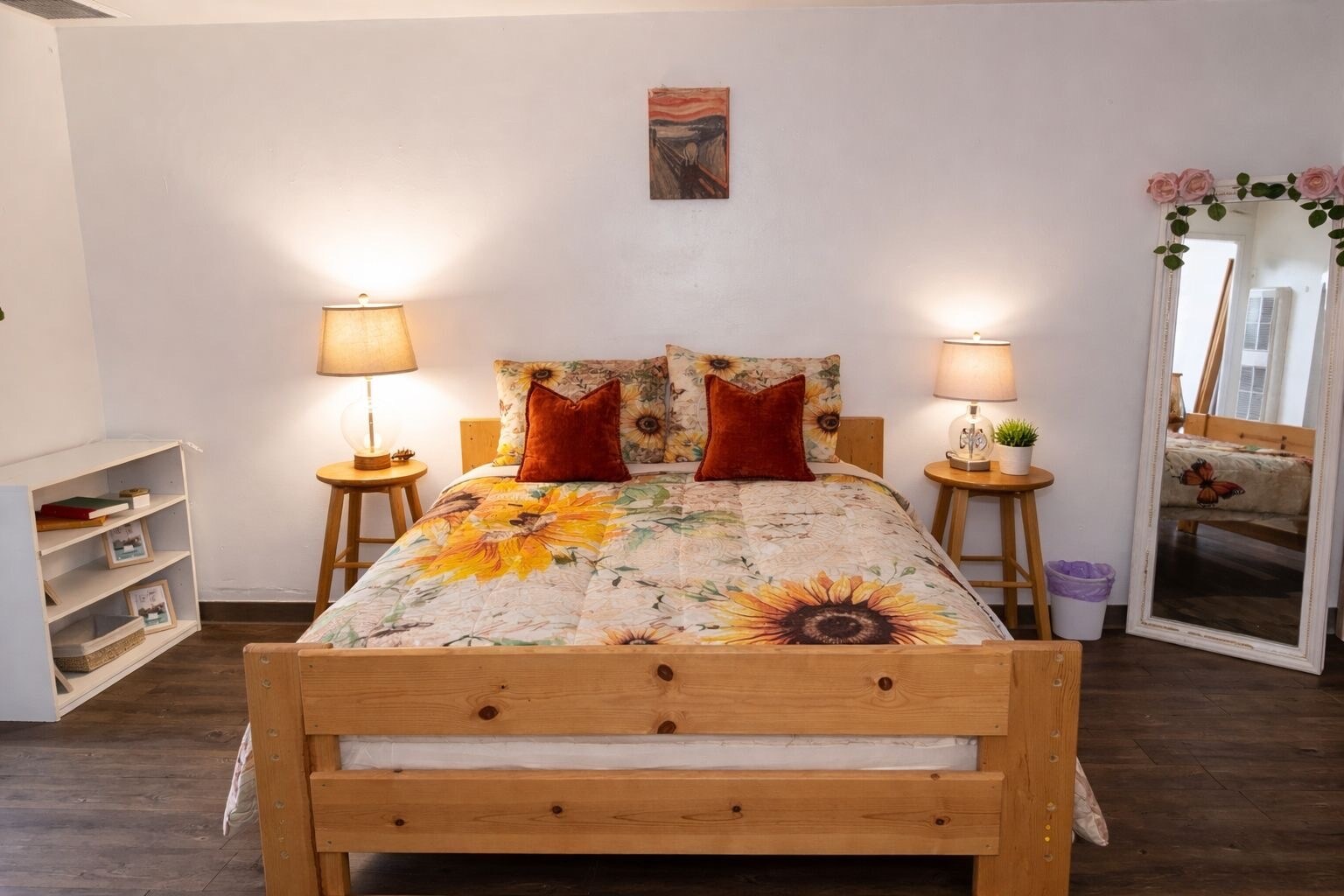 Building Photo - 2811 Dracena St