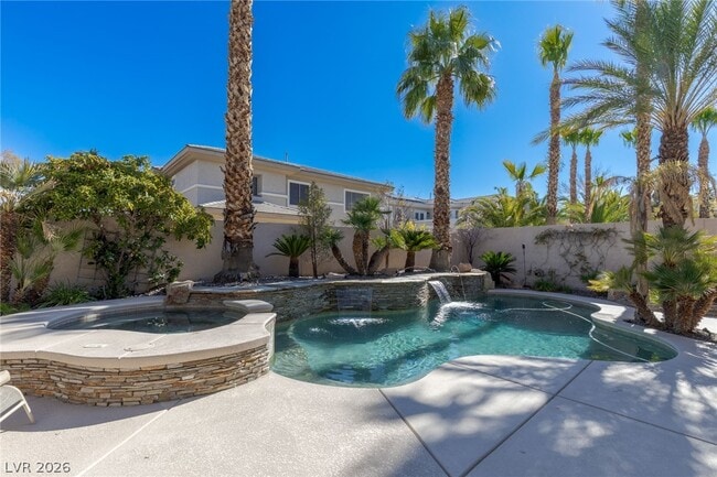Building Photo - 724 Pinnacle Heights