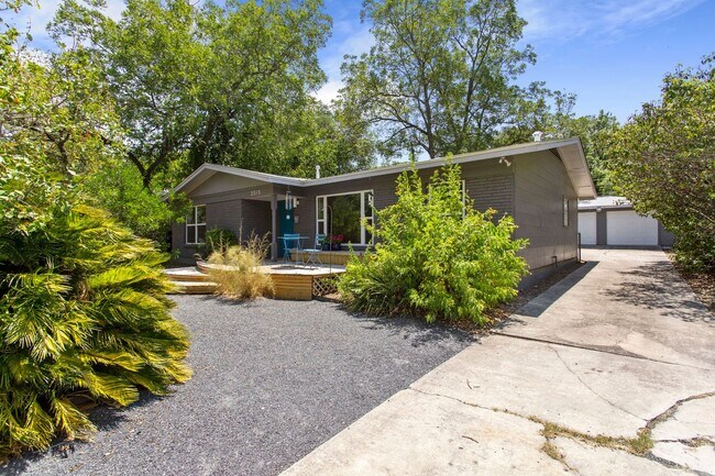 Building Photo - CONTEMPORARY HOME IN ALAMO HEIGHTS